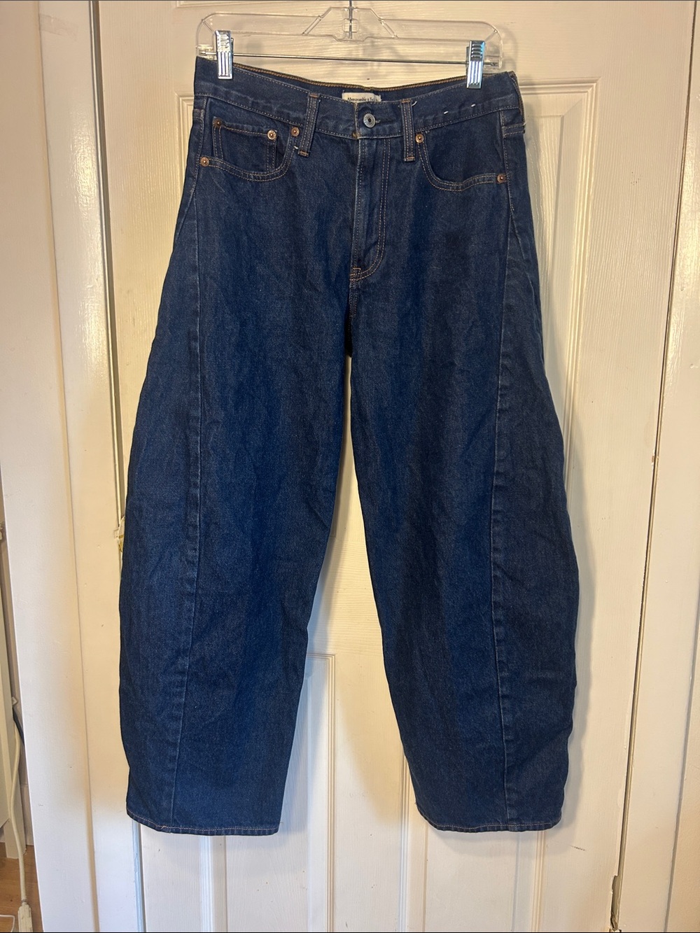 Abercrombie & Fitch Barrel Jeans - Mid Rise - indigo blue